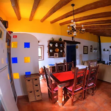 Casa La Araucaria بيت للعطل